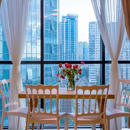 Entire Flat With City Skyline View - Two Bedrooms Batumi Kültér fotó