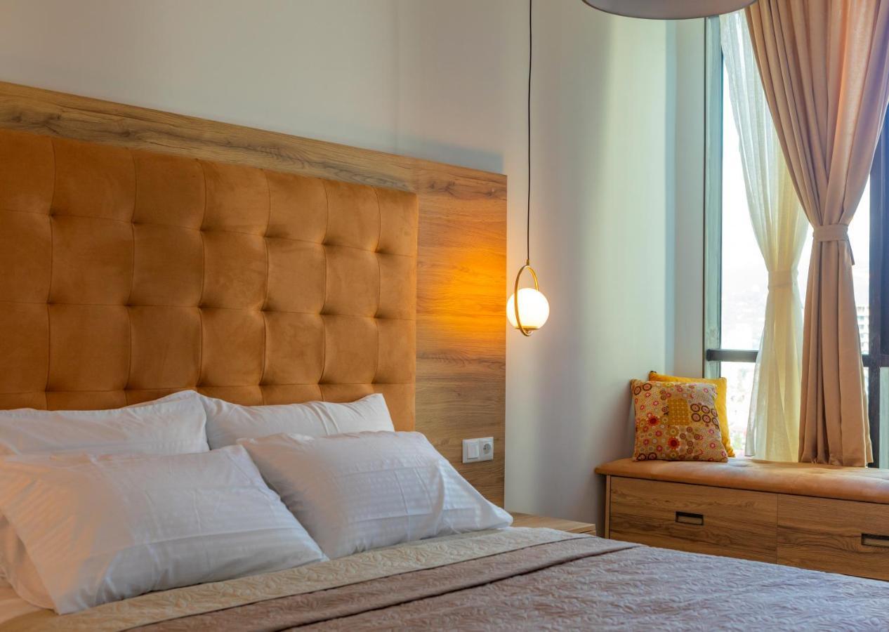 Entire Flat With City Skyline View - Two Bedrooms Batumi Kültér fotó