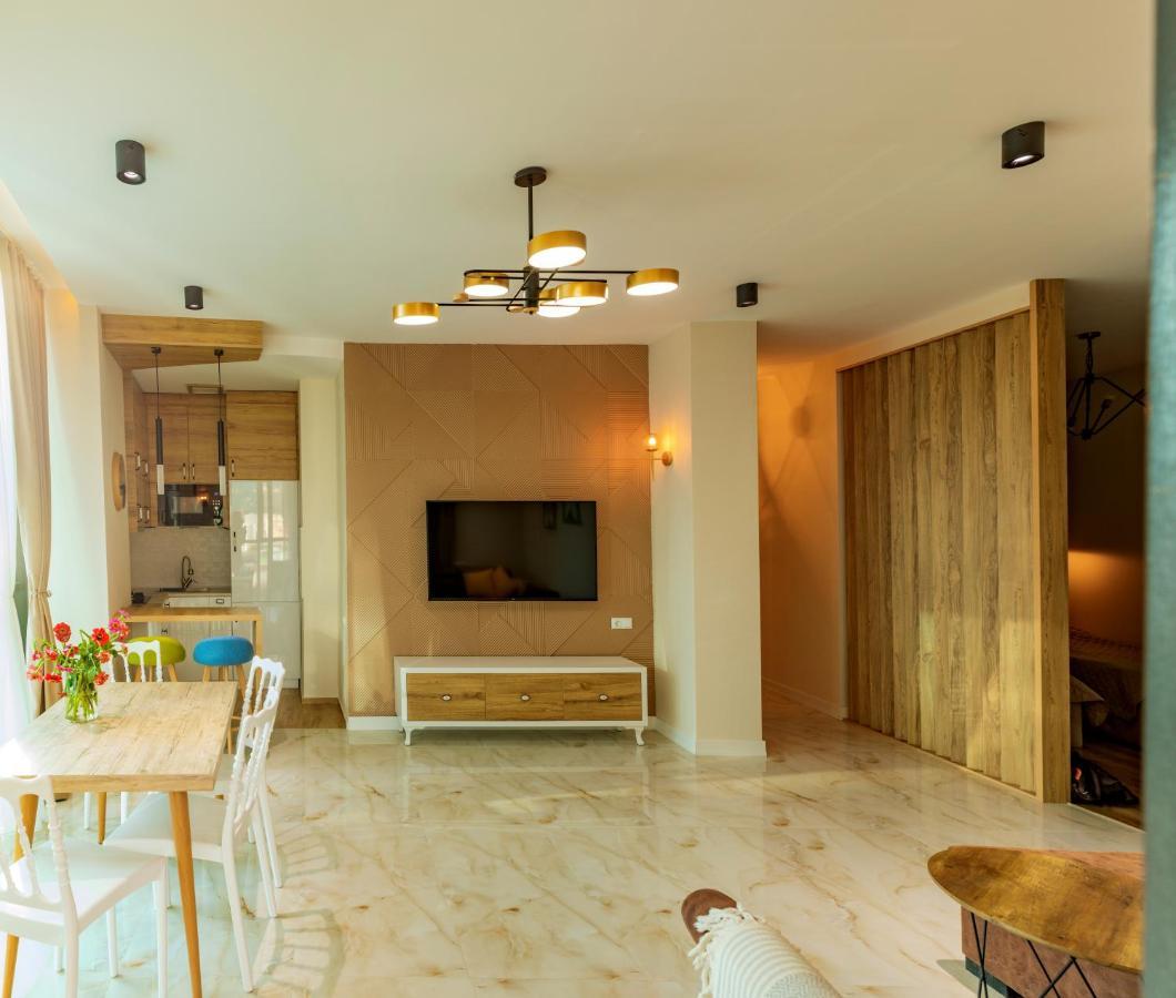 Entire Flat With City Skyline View - Two Bedrooms Batumi Kültér fotó