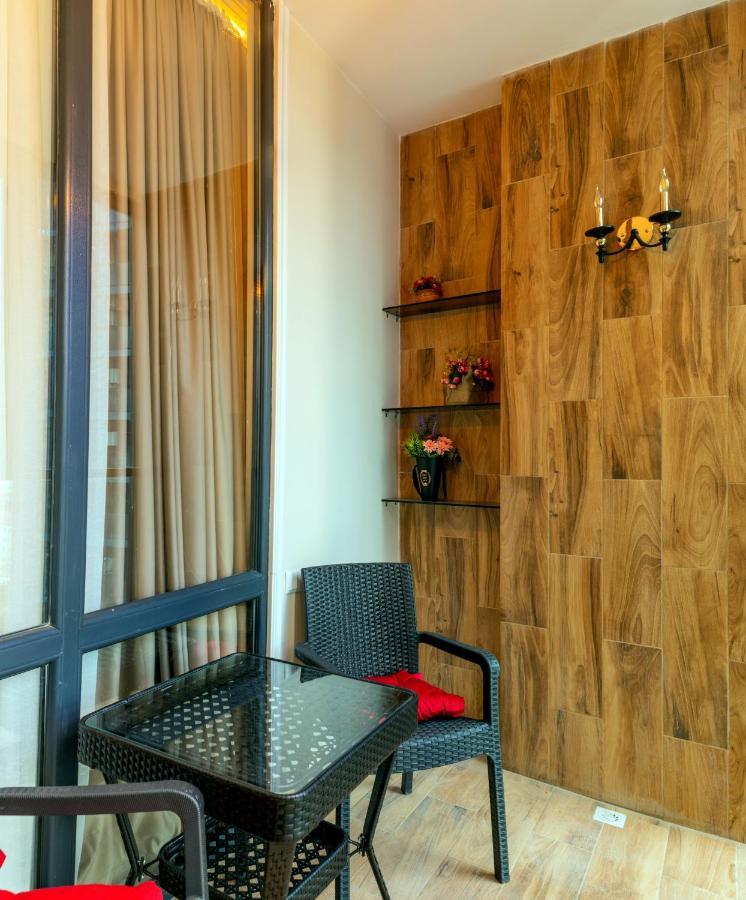 Entire Flat With City Skyline View - Two Bedrooms Batumi Kültér fotó